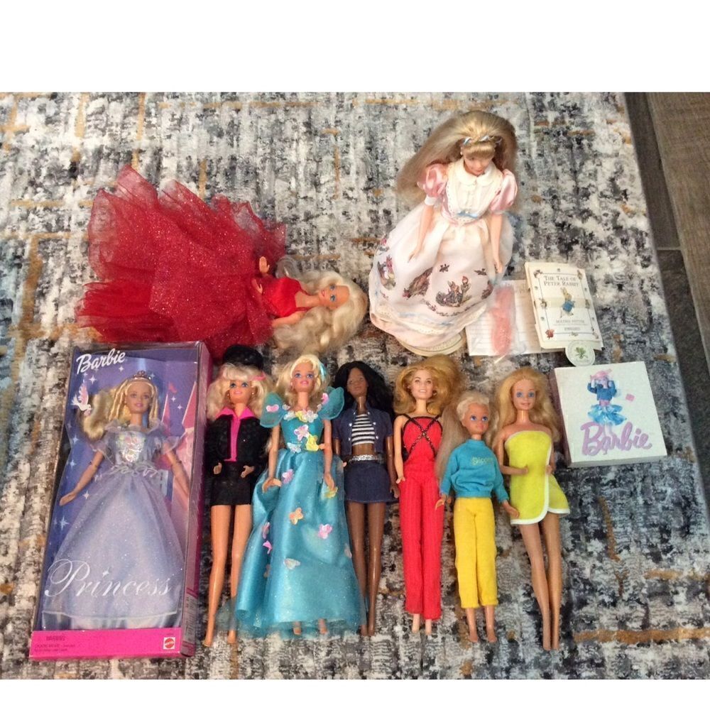 10 PIECE LOT OF VINTAGE BARBIE’S! EUC!